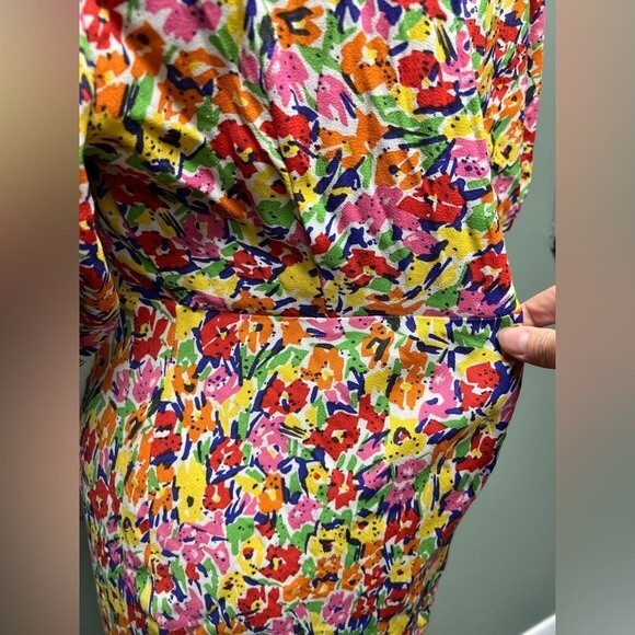 Multi Color Floral Puff Sleeve Midi Dress by RIXO Hidden back zip v neck Size 8 - Picture 12 of 12